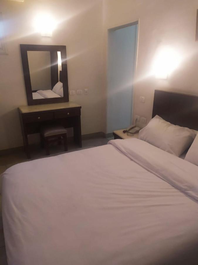 Regency Hotel *